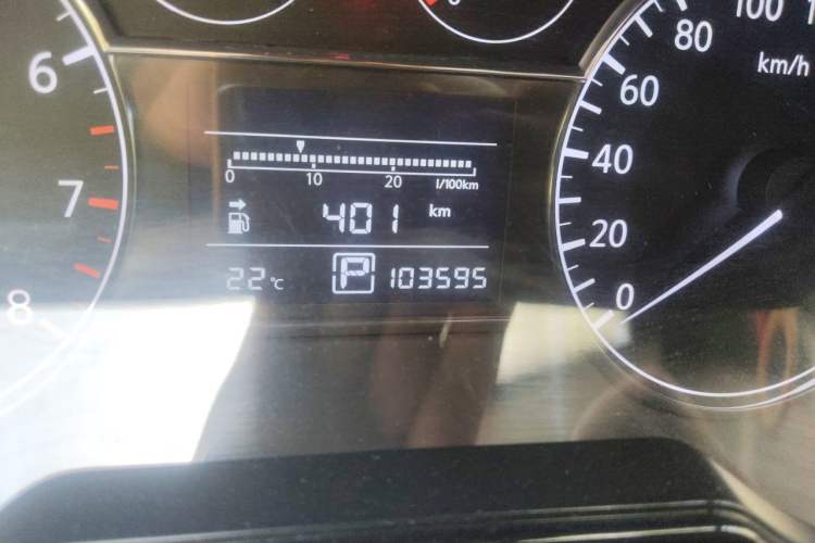 Used Nissan Tiida 2011 1.6L CVT Smart Version Odometer Close Up