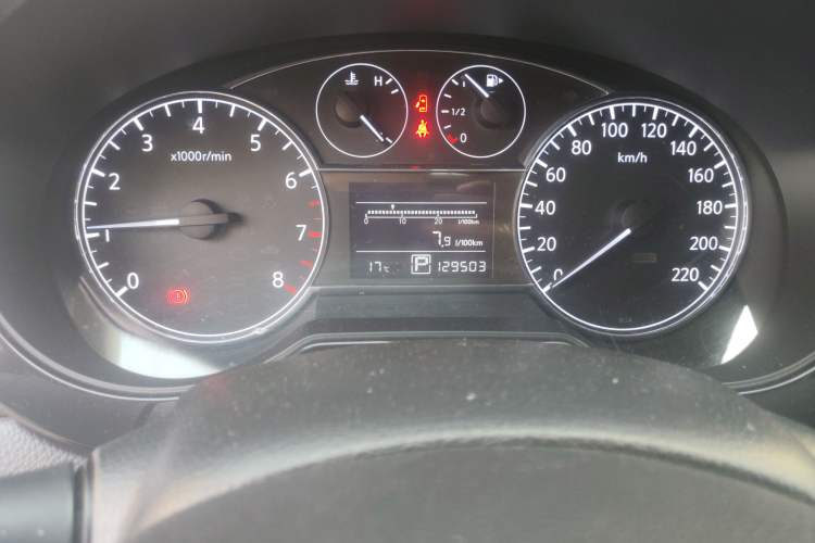 Used Nissan Tiida 2011 1.6L CVT Smart Version Odometer Close Up