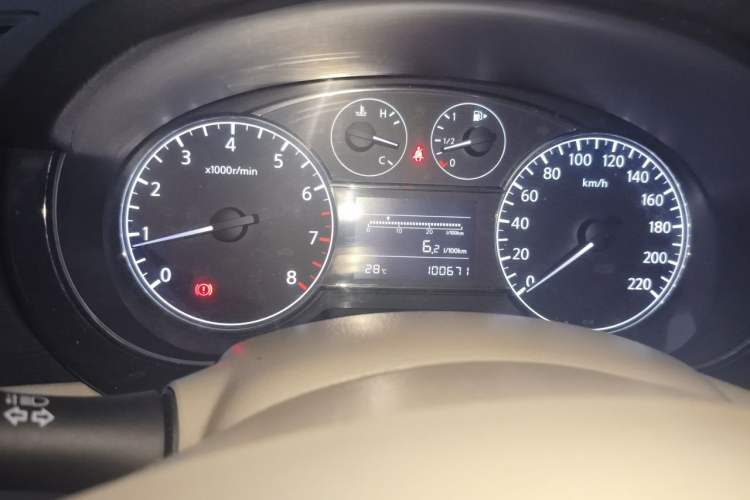 Used Nissan Tiida 2011 1.6L Manual Comfort Edition Odometer Close Up