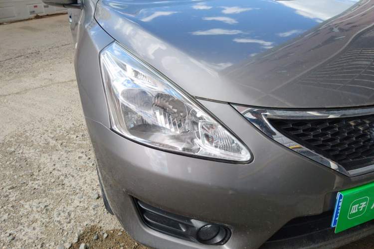 Used Nissan Tiida 2011 1.6L CVT Smart Version Right Front Headlight