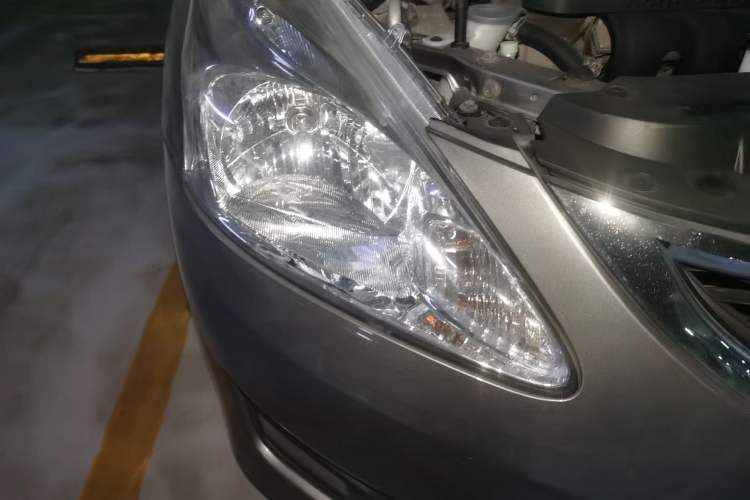 Used Nissan Tiida 2011 1.6L Manual Smart Version Right Front Headlight