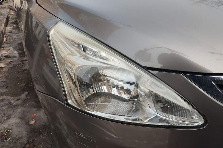 Used Nissan Tiida 2011 1.6L CVT Comfort Model Right Front Headlight