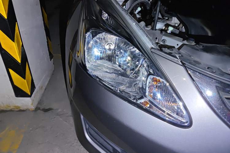 Used Nissan Tiida 2011 1.6L Manual Comfort Edition Right Front Headlight