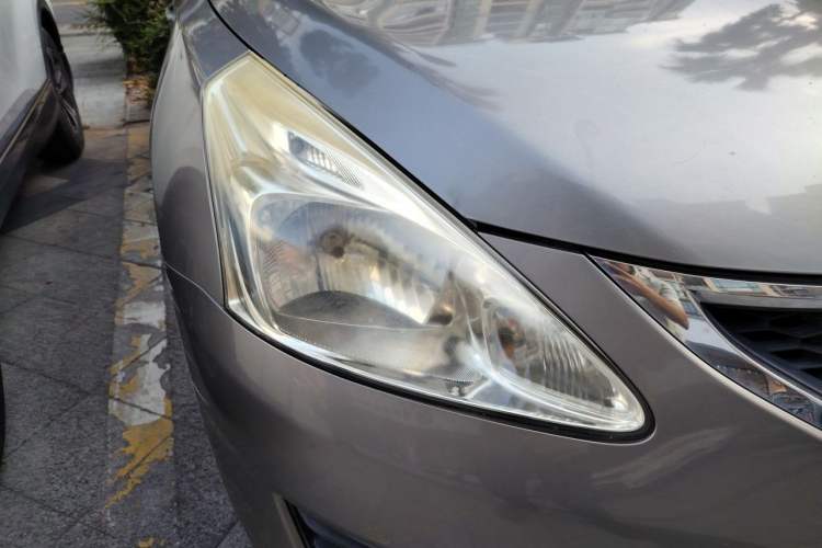 Used Nissan Tiida 2011 1.6L CVT Smart Version Right Front Headlight