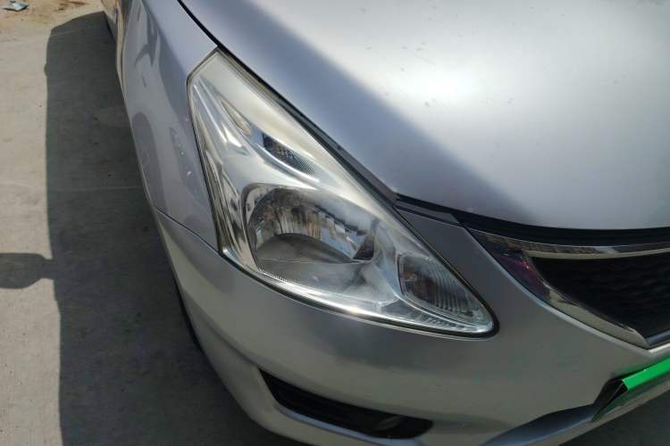 Used Nissan Tiida 2011 1.6L CVT Smart Version Right Front Headlight