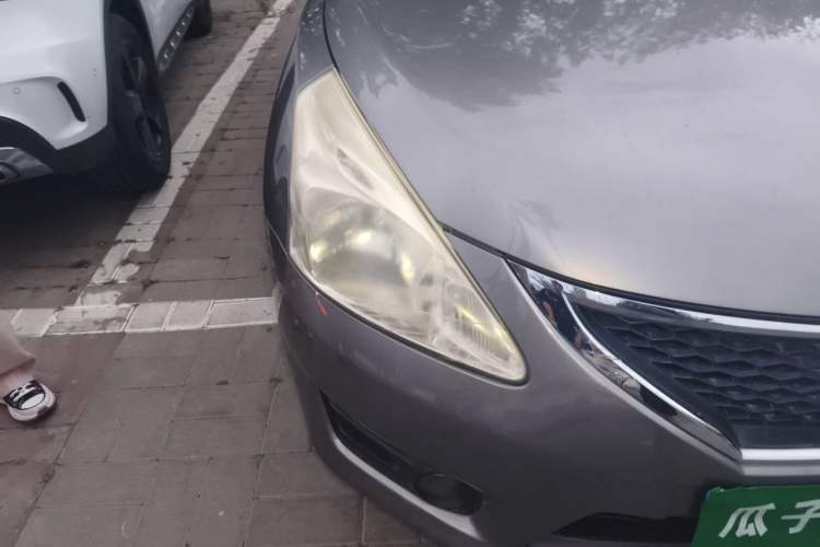 Used Nissan Tiida 2011 1.6L Manual Comfort Edition Right Front Headlight