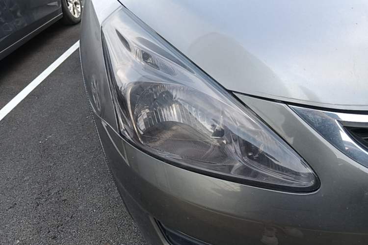 Used Nissan Tiida 2011 1.6L CVT Smart Version Right Front Headlight
