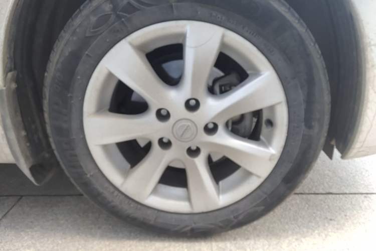 Used Nissan Tiida 2011 1.6L CVT Smart Version Right Front Wheel Hub