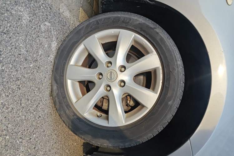 Used Nissan Tiida 2011 1.6L Manual Smart Version Right Front Wheel Hub