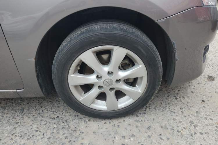 Used Nissan Tiida 2011 1.6L CVT Luxury Edition Right Front Wheel Hub