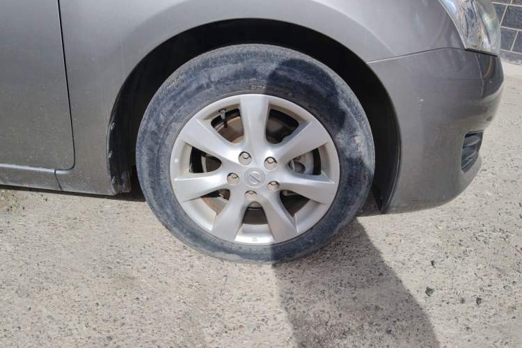 Used Nissan Tiida 2011 1.6L CVT Smart Version Right Front Wheel Hub
