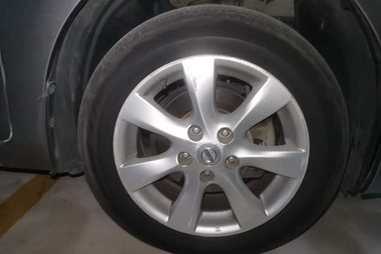Used Nissan Tiida 2011 1.6L Manual Smart Version Right Front Wheel Hub