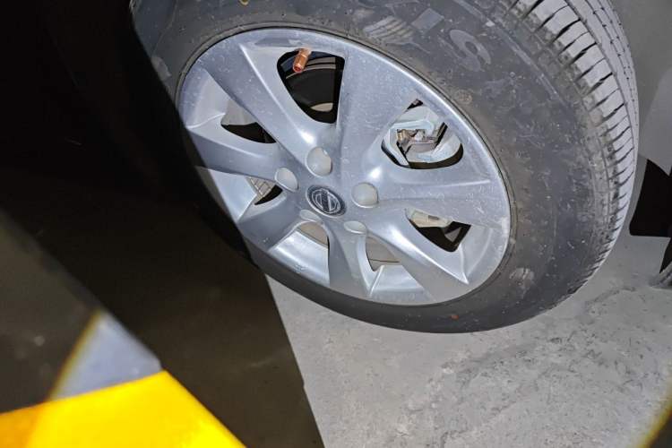 Used Nissan Tiida 2011 1.6L Manual Comfort Edition Right Front Wheel Hub