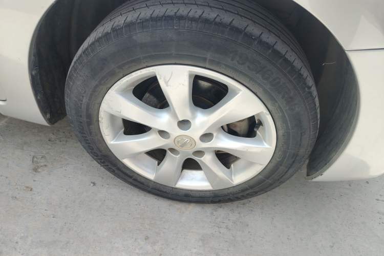 Used Nissan Tiida 2011 1.6L CVT Smart Version Right Front Wheel Hub