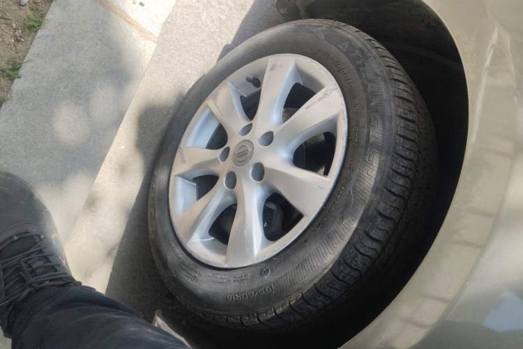 Used Nissan Tiida 2011 1.6L CVT Smart Version Right Front Wheel Hub