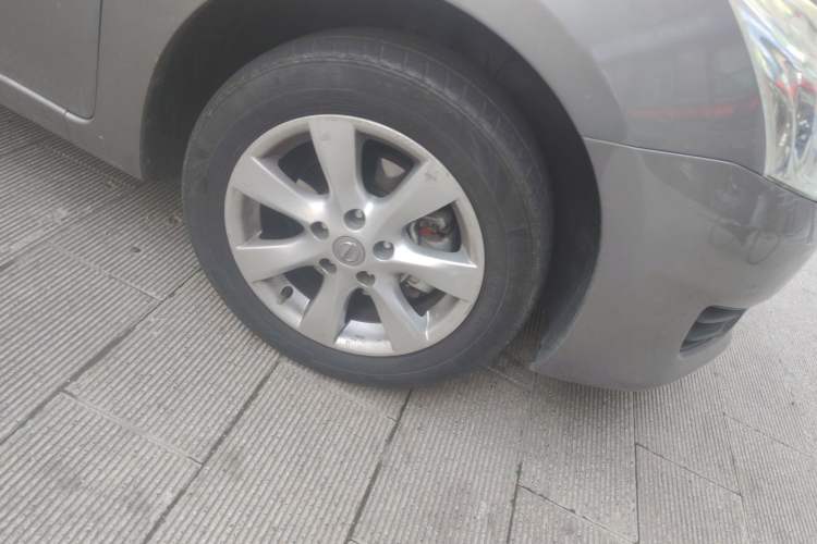 Used Nissan Tiida 2011 1.6L CVT Smart Version Right Front Wheel Hub