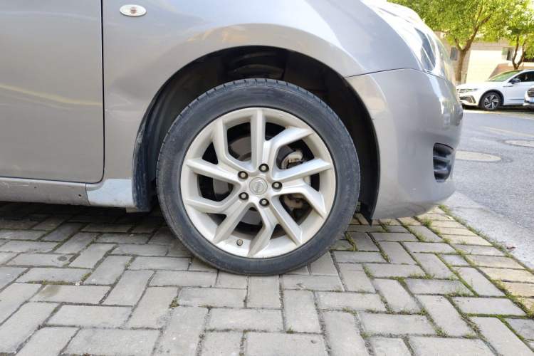 Used Nissan Tiida 2011 1.6T Manual Xuan Dong Edition Right Front Wheel Hub