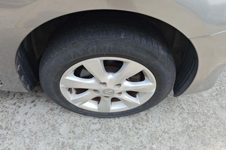 Used Nissan Tiida 2011 1.6L CVT Smart Version Right Front Wheel Hub