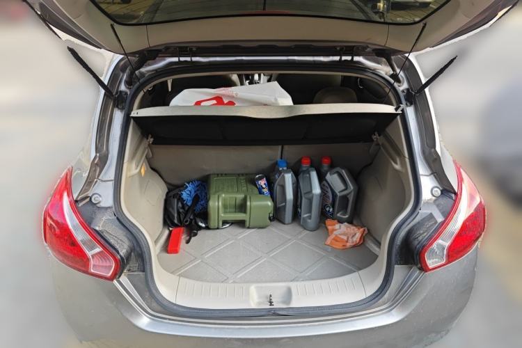 Used Nissan Tiida 2011 1.6L Manual Smart Version Trunk