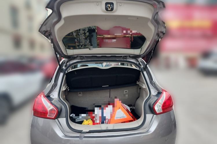 Used Nissan Tiida 2011 1.6L CVT Luxury Edition Trunk