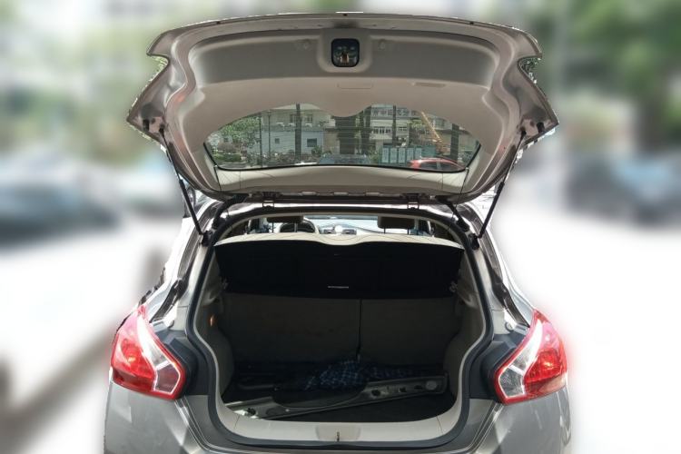 Used Nissan Tiida 2011 1.6L CVT Smart Version Trunk
