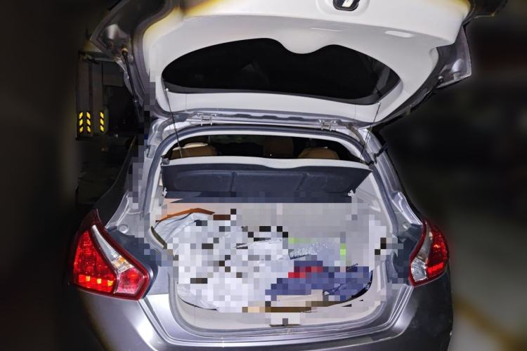 Used Nissan Tiida 2011 1.6L Manual Comfort Edition Trunk