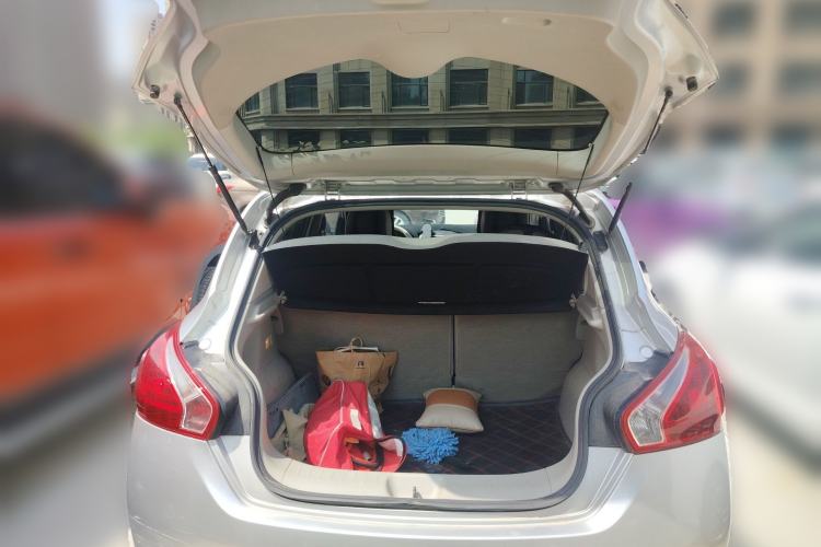 Used Nissan Tiida 2011 1.6L CVT Smart Version Trunk