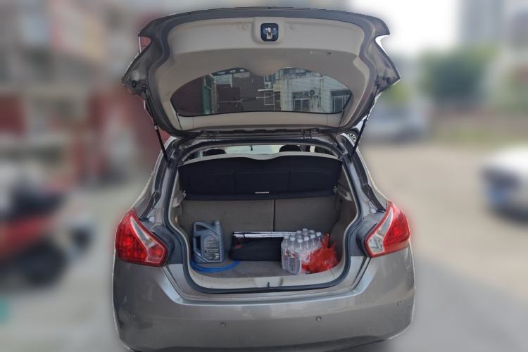 Used Nissan Tiida 2011 1.6L CVT Smart Version Trunk