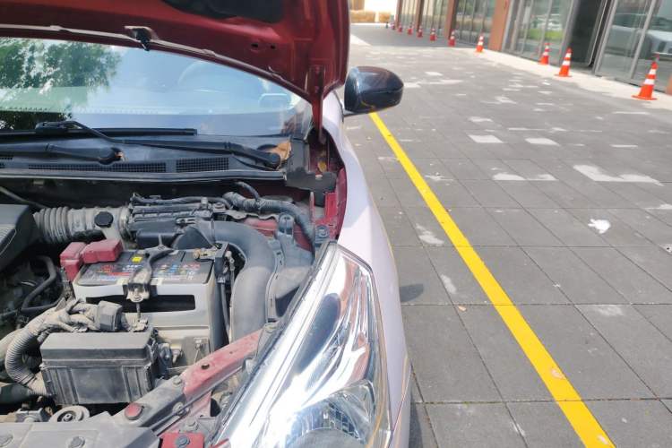 Used Nissan Tiida 2011 1.6L CVT Smart Version Engine Bay Left