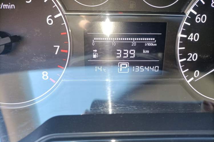 Used Nissan Tiida 2011 1.6L CVT Smart Version Odometer Close Up