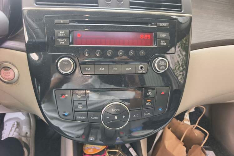 Used Nissan Tiida 2011 1.6L CVT Luxury Edition Audio And AC Panel