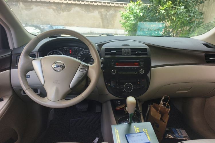 Used Nissan Tiida 2011 1.6L CVT Luxury Edition Center Console
