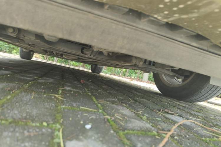 Used Nissan Tiida 2011 1.6L Manual Comfort Edition Chassis Front