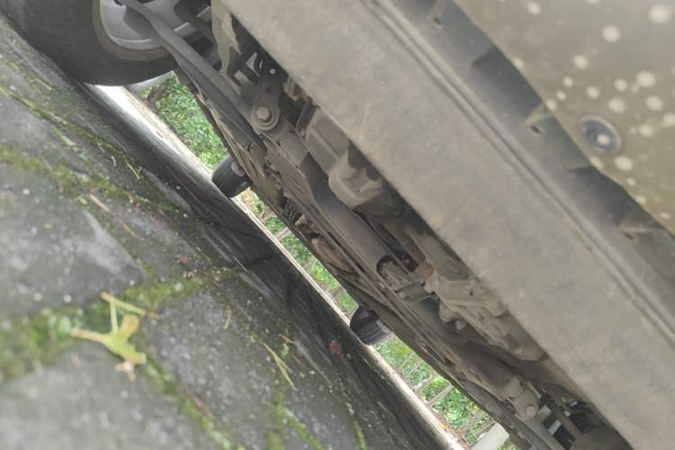 Used Nissan Tiida 2011 1.6L Manual Comfort Edition Chassis Front Right