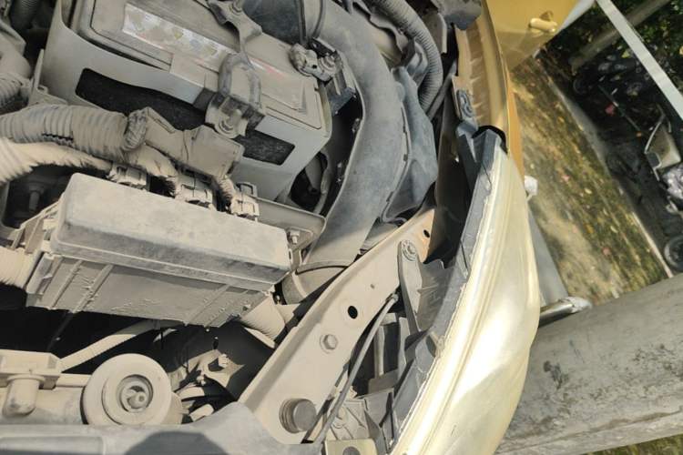 Used Nissan Tiida 2011 1.6L Manual Comfort Edition Engine Bay Left