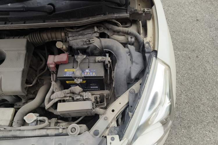 Used Nissan Tiida 2011 1.6L CVT Smart Version Engine Bay Left