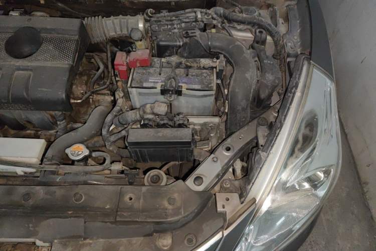 Used Nissan Tiida 2011 1.6L Manual Smart Version Engine Bay Left