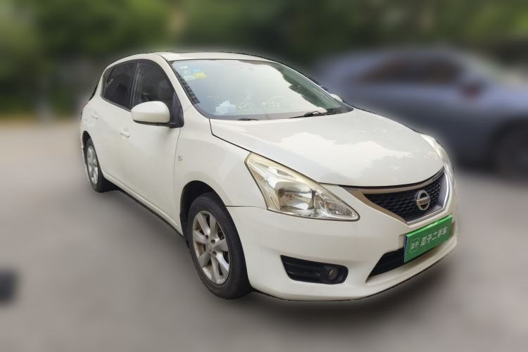 Used Nissan Tiida 2011 1.6L CVT Smart Version Front Right 45 Deg
