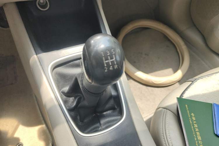 Used Nissan Tiida 2011 1.6L Manual Comfort Edition Gear Lever