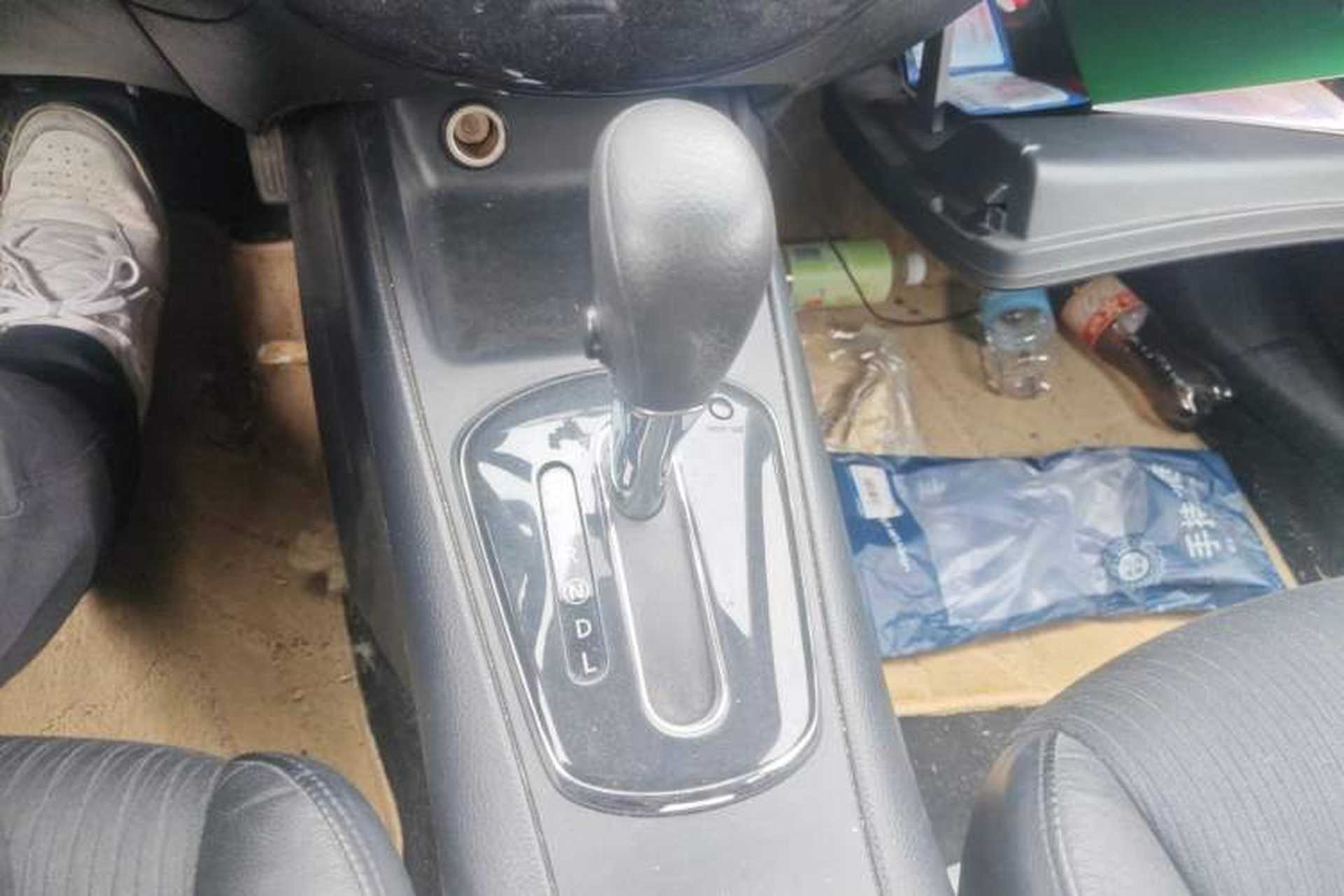 Used Nissan Tiida 2011 1.6L CVT Smart Version Gear Lever