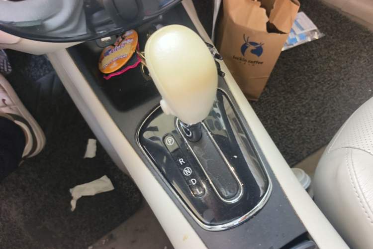 Used Nissan Tiida 2011 1.6L CVT Luxury Edition Gear Lever