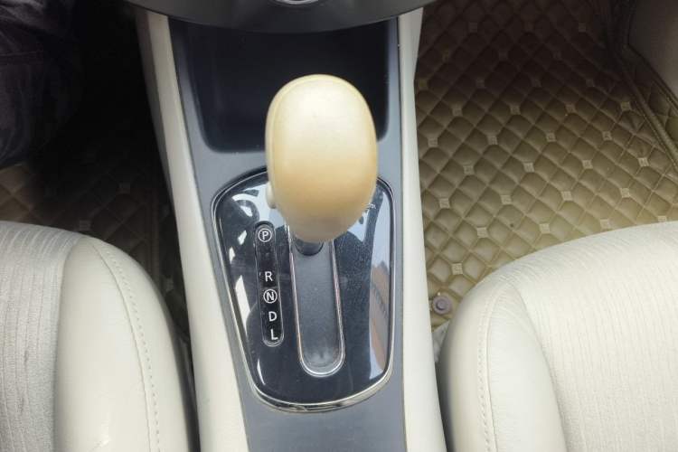 Used Nissan Tiida 2011 1.6L CVT Smart Version Gear Lever