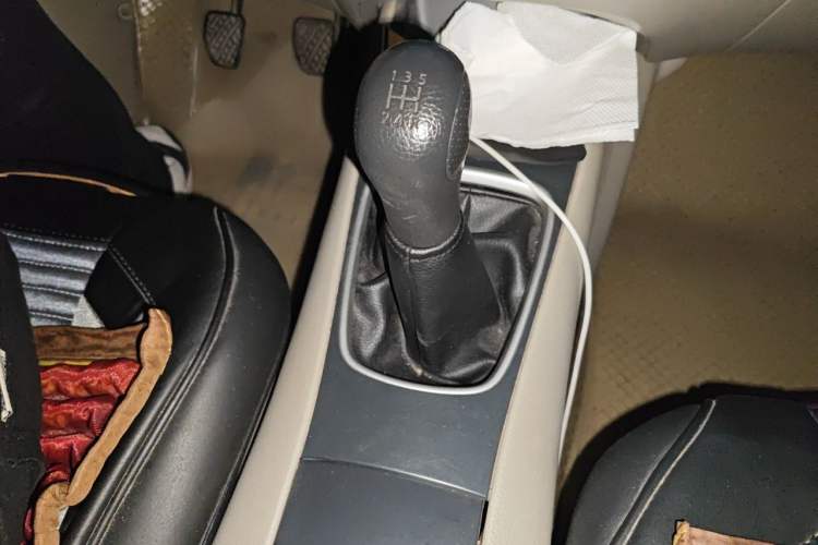 Used Nissan Tiida 2011 1.6L Manual Smart Version Gear Lever
