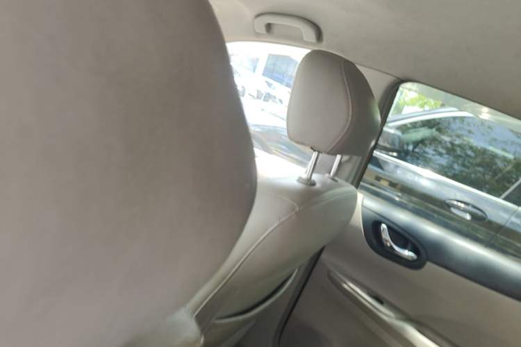 Used Nissan Tiida 2011 1.6L Manual Comfort Edition Headliner