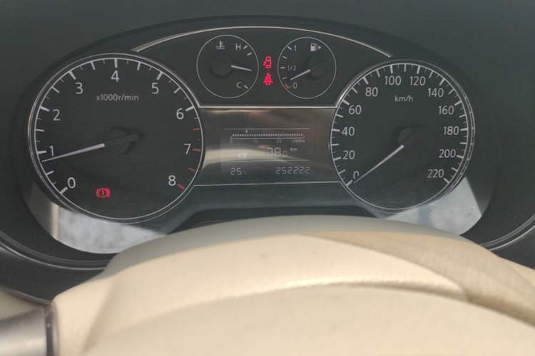 Used Nissan Tiida 2011 1.6L Manual Comfort Edition Odometer Close Up