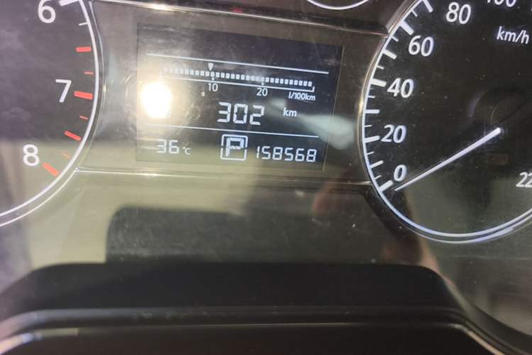 Used Nissan Tiida 2011 1.6L CVT Luxury Edition Odometer Close Up