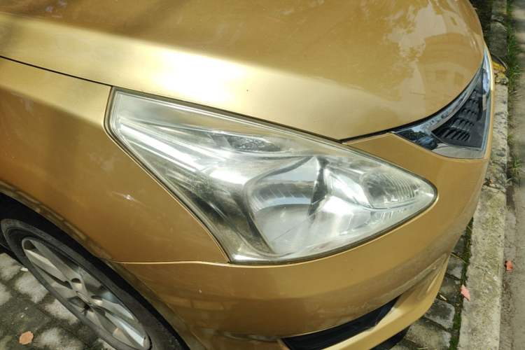Used Nissan Tiida 2011 1.6L Manual Comfort Edition Right Front Headlight