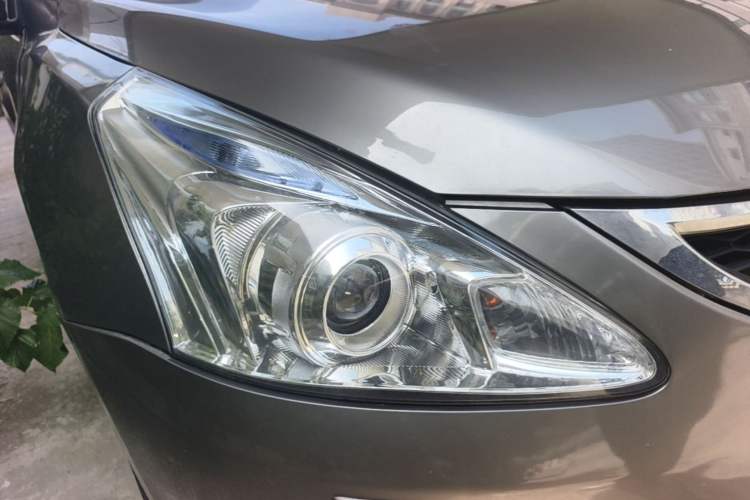 Used Nissan Tiida 2011 1.6L CVT Luxury Edition Right Front Headlight