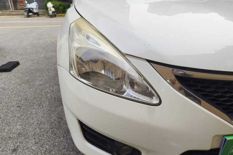 Used Nissan Tiida 2011 1.6L CVT Smart Version Right Front Headlight