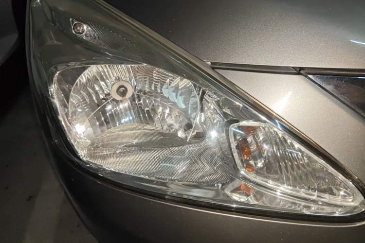 Used Nissan Tiida 2011 1.6L Manual Smart Version Right Front Headlight
